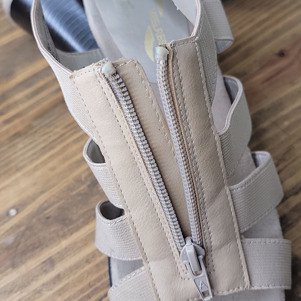 Aerosoles. A2. Heelrest. Beige Strappy Women's Sandals. Size 8.5. EUC - Picture 8 of 10